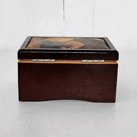 Linden A Young Girl Reading By Fragonard Japan Wood Music Box - Picture 4 of 10